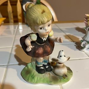 Hummel Preowned. Little girl with dog